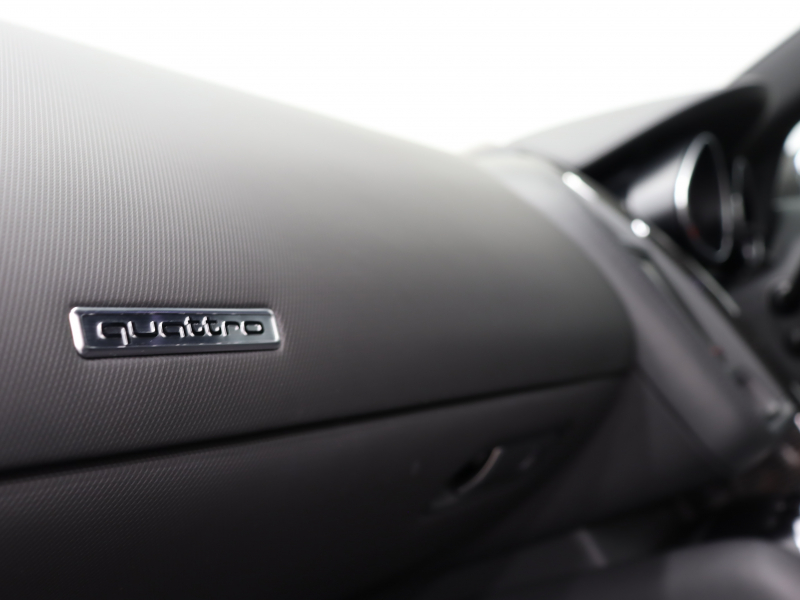 アウディ R8 4.2FSI ｸﾜﾄﾛ ｴｸｽｸﾙｰｼﾌﾞ&ﾚｻﾞｰPKG　後期ﾓﾃﾞﾙ 黒革 純正ﾅﾋﾞTV Bｶﾒﾗ Bluetooth ｶｰﾎﾞﾝﾃﾞｺﾗﾃｨﾌﾞﾊﾟﾈﾙ ｶｰﾎﾞﾝｼｸﾞﾏｻｲﾄﾞﾌﾞﾚｰｷ ｶｰﾎﾞﾝﾄﾞｱﾐﾗｰﾊｳｼﾞﾝｸﾞ LEDﾍｯﾄﾞﾗｲﾄ PTS ｸﾙｺﾝ 可変ﾊﾞﾙﾌﾞ 19ｲﾝﾁ5ｽﾎﾟｰｸAW(ﾁﾀﾝﾙｯｸ)