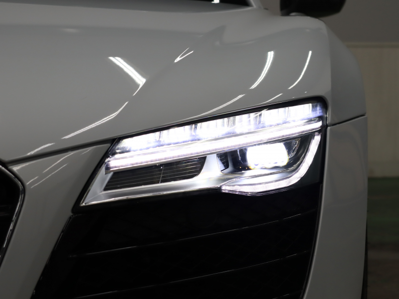 アウディ R8 4.2FSI ｸﾜﾄﾛ ｴｸｽｸﾙｰｼﾌﾞ&ﾚｻﾞｰPKG　後期ﾓﾃﾞﾙ 黒革 純正ﾅﾋﾞTV Bｶﾒﾗ Bluetooth ｶｰﾎﾞﾝﾃﾞｺﾗﾃｨﾌﾞﾊﾟﾈﾙ ｶｰﾎﾞﾝｼｸﾞﾏｻｲﾄﾞﾌﾞﾚｰｷ ｶｰﾎﾞﾝﾄﾞｱﾐﾗｰﾊｳｼﾞﾝｸﾞ LEDﾍｯﾄﾞﾗｲﾄ PTS ｸﾙｺﾝ 可変ﾊﾞﾙﾌﾞ 19ｲﾝﾁ5ｽﾎﾟｰｸAW(ﾁﾀﾝﾙｯｸ)