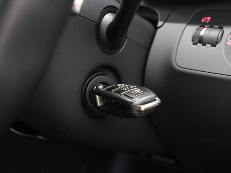 アウディ R8 4.2FSI ｸﾜﾄﾛ ｴｸｽｸﾙｰｼﾌﾞ&ﾚｻﾞｰPKG　後期ﾓﾃﾞﾙ 黒革 純正ﾅﾋﾞTV Bｶﾒﾗ Bluetooth ｶｰﾎﾞﾝﾃﾞｺﾗﾃｨﾌﾞﾊﾟﾈﾙ ｶｰﾎﾞﾝｼｸﾞﾏｻｲﾄﾞﾌﾞﾚｰｷ ｶｰﾎﾞﾝﾄﾞｱﾐﾗｰﾊｳｼﾞﾝｸﾞ LEDﾍｯﾄﾞﾗｲﾄ PTS ｸﾙｺﾝ 可変ﾊﾞﾙﾌﾞ 19ｲﾝﾁ5ｽﾎﾟｰｸAW(ﾁﾀﾝﾙｯｸ)