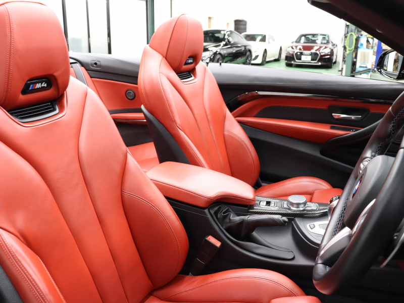 BMW Mシリーズ M4 ｶﾌﾞﾘｵﾚ ｺﾝﾍﾟﾃｨｼｮﾝ　後期LCI LCW ｺﾝﾌｫA ｲﾝﾃﾘｼﾞｪﾝﾄS 赤革 純正HDDﾅﾋﾞTV harman/Kardon ﾍｯﾄﾞｱｯﾌﾟD Bｶﾒﾗ  ｶｰﾎﾞﾝｲﾝﾃﾘｱ ｴｷｿﾞｰｽﾄﾊﾟｲﾌﾟ ｱﾀﾞﾌﾟﾃｨﾌﾞMｻｽﾍﾟﾝｼｮﾝ 専用ｴｱﾛ&20AW(ｽﾀｲﾘﾝｸﾞ666M)　2年保証付