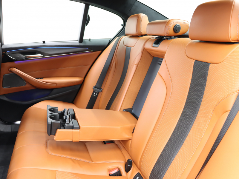 BMW Mシリーズ M5　ｲﾝﾃﾘｼﾞｪﾝﾄｾｰﾌﾃｨ 茶/黒革 ﾍﾞﾝﾁﾚｰﾀｰ ｶｰﾎﾞﾝﾙｰﾌ Idriveﾅﾋﾞ TV 360ｶﾒﾗ harman/kardon ﾜｲﾔﾚｽﾁｬｰｼﾞﾝｸﾞ HUD Mｽﾎﾟｰﾂｽﾃｱﾘﾝｸﾞ Mｴｷｿﾞｰｽﾄｼｽﾃﾑ Mﾏﾙﾁﾌｧﾝｸｼｮﾝｼｰﾄ Mｴｱﾛ&20ｲﾝﾁﾀﾞﾌﾞﾙｽﾎﾟｰｸAW(ｽﾀｲﾘﾝｸﾞ706M)　2年保証