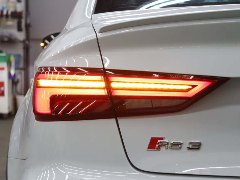 アウディ RS3 ﾍﾞｰｽｸﾞﾚｰﾄﾞ ｱﾙﾐﾆｳﾑｽﾀｲﾘﾝｸﾞPKG　1ｵｰﾅｰ ADVｷｰ Audiﾏｸﾞﾈﾃｨｯｸﾗｲﾄﾞ 黒革ｼｰﾄ MMIﾅﾋﾞTV Bang&Olufsen Bluetooth Bｶﾒﾗ ﾏﾄﾘｸｽLEDﾗｲﾄ ﾊﾞｰﾁｬﾙｺｸﾋﾟｯﾄ 純正19ｲﾝﾁAW(ﾁﾀﾝﾙｯｸ)　2年保証付