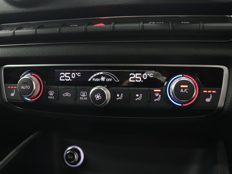 アウディ RS3 ﾍﾞｰｽｸﾞﾚｰﾄﾞ ｱﾙﾐﾆｳﾑｽﾀｲﾘﾝｸﾞPKG　1ｵｰﾅｰ ADVｷｰ Audiﾏｸﾞﾈﾃｨｯｸﾗｲﾄﾞ 黒革ｼｰﾄ MMIﾅﾋﾞTV Bang&Olufsen Bluetooth Bｶﾒﾗ ﾏﾄﾘｸｽLEDﾗｲﾄ ﾊﾞｰﾁｬﾙｺｸﾋﾟｯﾄ 純正19ｲﾝﾁAW(ﾁﾀﾝﾙｯｸ)　2年保証付