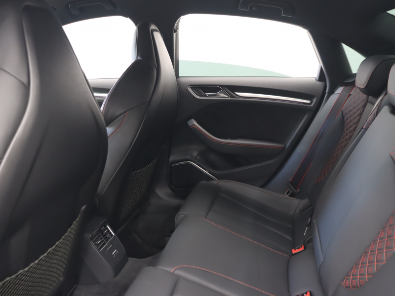 アウディ RS3 ﾍﾞｰｽｸﾞﾚｰﾄﾞ ｱﾙﾐﾆｳﾑｽﾀｲﾘﾝｸﾞPKG　1ｵｰﾅｰ ADVｷｰ Audiﾏｸﾞﾈﾃｨｯｸﾗｲﾄﾞ 黒革ｼｰﾄ MMIﾅﾋﾞTV Bang&Olufsen Bluetooth Bｶﾒﾗ ﾏﾄﾘｸｽLEDﾗｲﾄ ﾊﾞｰﾁｬﾙｺｸﾋﾟｯﾄ 純正19ｲﾝﾁAW(ﾁﾀﾝﾙｯｸ)　2年保証付