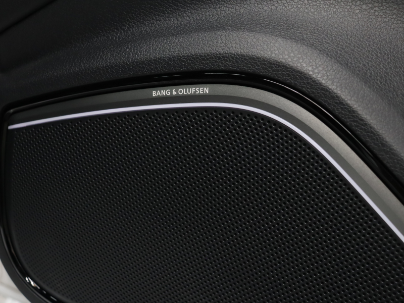 アウディ RS3 ﾍﾞｰｽｸﾞﾚｰﾄﾞ ｱﾙﾐﾆｳﾑｽﾀｲﾘﾝｸﾞPKG　1ｵｰﾅｰ ADVｷｰ Audiﾏｸﾞﾈﾃｨｯｸﾗｲﾄﾞ 黒革ｼｰﾄ MMIﾅﾋﾞTV Bang&Olufsen Bluetooth Bｶﾒﾗ ﾏﾄﾘｸｽLEDﾗｲﾄ ﾊﾞｰﾁｬﾙｺｸﾋﾟｯﾄ 純正19ｲﾝﾁAW(ﾁﾀﾝﾙｯｸ)　2年保証付