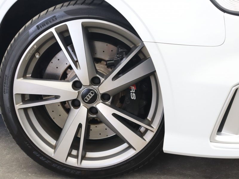 アウディ RS3 ﾍﾞｰｽｸﾞﾚｰﾄﾞ ｱﾙﾐﾆｳﾑｽﾀｲﾘﾝｸﾞPKG　1ｵｰﾅｰ ADVｷｰ Audiﾏｸﾞﾈﾃｨｯｸﾗｲﾄﾞ 黒革ｼｰﾄ MMIﾅﾋﾞTV Bang&Olufsen Bluetooth Bｶﾒﾗ ﾏﾄﾘｸｽLEDﾗｲﾄ ﾊﾞｰﾁｬﾙｺｸﾋﾟｯﾄ 純正19ｲﾝﾁAW(ﾁﾀﾝﾙｯｸ)　2年保証付