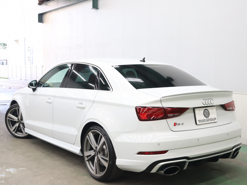 アウディ RS3 ﾍﾞｰｽｸﾞﾚｰﾄﾞ ｱﾙﾐﾆｳﾑｽﾀｲﾘﾝｸﾞPKG　1ｵｰﾅｰ ADVｷｰ Audiﾏｸﾞﾈﾃｨｯｸﾗｲﾄﾞ 黒革ｼｰﾄ MMIﾅﾋﾞTV Bang&Olufsen Bluetooth Bｶﾒﾗ ﾏﾄﾘｸｽLEDﾗｲﾄ ﾊﾞｰﾁｬﾙｺｸﾋﾟｯﾄ 純正19ｲﾝﾁAW(ﾁﾀﾝﾙｯｸ)　2年保証付