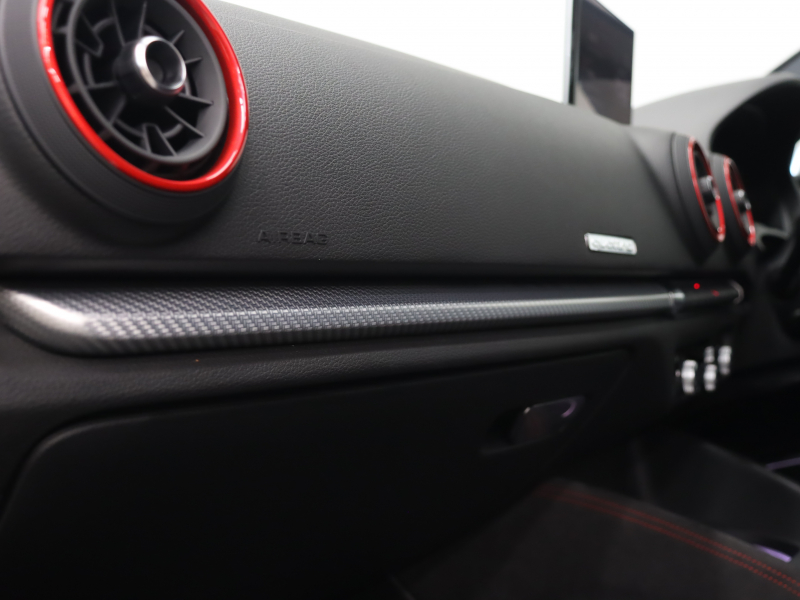 アウディ RS3 ﾍﾞｰｽｸﾞﾚｰﾄﾞ ｱﾙﾐﾆｳﾑｽﾀｲﾘﾝｸﾞPKG　1ｵｰﾅｰ ADVｷｰ Audiﾏｸﾞﾈﾃｨｯｸﾗｲﾄﾞ 黒革ｼｰﾄ MMIﾅﾋﾞTV Bang&Olufsen Bluetooth Bｶﾒﾗ ﾏﾄﾘｸｽLEDﾗｲﾄ ﾊﾞｰﾁｬﾙｺｸﾋﾟｯﾄ 純正19ｲﾝﾁAW(ﾁﾀﾝﾙｯｸ)　2年保証付