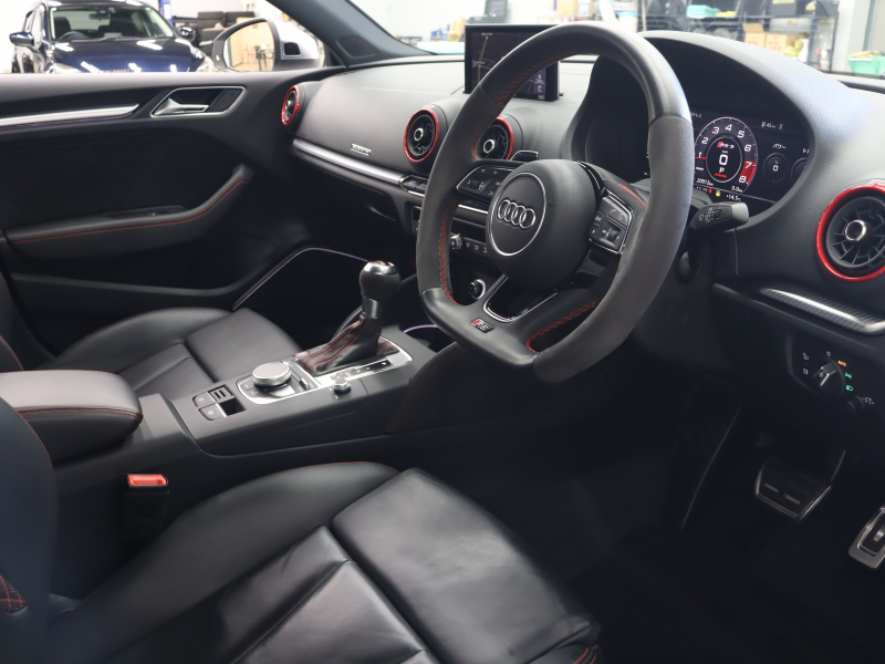 アウディ RS3 ﾍﾞｰｽｸﾞﾚｰﾄﾞ ｱﾙﾐﾆｳﾑｽﾀｲﾘﾝｸﾞPKG　1ｵｰﾅｰ ADVｷｰ Audiﾏｸﾞﾈﾃｨｯｸﾗｲﾄﾞ 黒革ｼｰﾄ MMIﾅﾋﾞTV Bang&Olufsen Bluetooth Bｶﾒﾗ ﾏﾄﾘｸｽLEDﾗｲﾄ ﾊﾞｰﾁｬﾙｺｸﾋﾟｯﾄ 純正19ｲﾝﾁAW(ﾁﾀﾝﾙｯｸ)　2年保証付