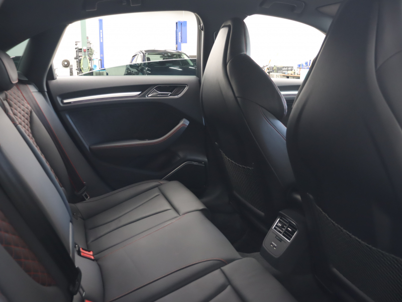 アウディ RS3 ﾍﾞｰｽｸﾞﾚｰﾄﾞ ｱﾙﾐﾆｳﾑｽﾀｲﾘﾝｸﾞPKG　1ｵｰﾅｰ ADVｷｰ Audiﾏｸﾞﾈﾃｨｯｸﾗｲﾄﾞ 黒革ｼｰﾄ MMIﾅﾋﾞTV Bang&Olufsen Bluetooth Bｶﾒﾗ ﾏﾄﾘｸｽLEDﾗｲﾄ ﾊﾞｰﾁｬﾙｺｸﾋﾟｯﾄ 純正19ｲﾝﾁAW(ﾁﾀﾝﾙｯｸ)　2年保証付