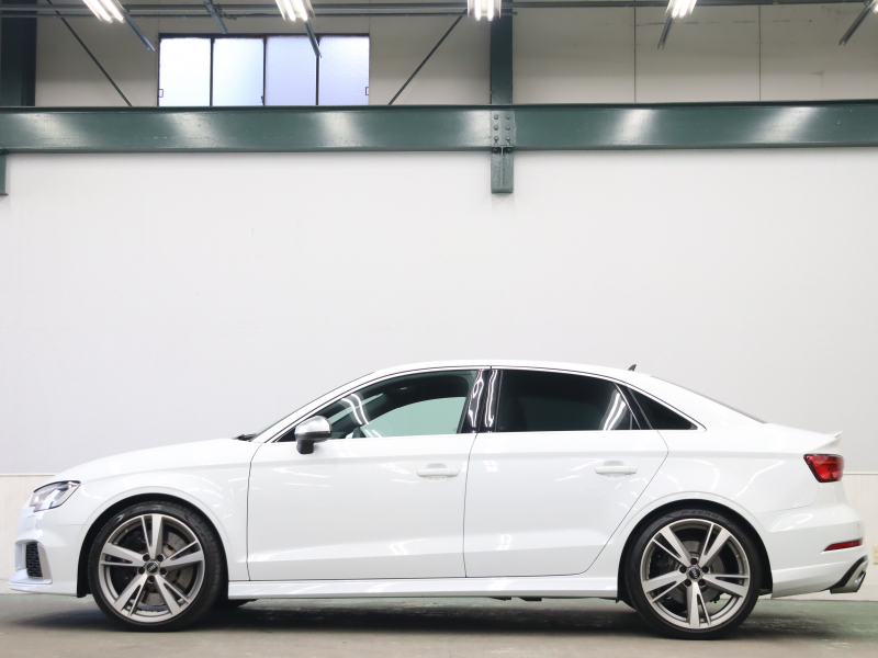 アウディ RS3 ﾍﾞｰｽｸﾞﾚｰﾄﾞ ｱﾙﾐﾆｳﾑｽﾀｲﾘﾝｸﾞPKG　1ｵｰﾅｰ ADVｷｰ Audiﾏｸﾞﾈﾃｨｯｸﾗｲﾄﾞ 黒革ｼｰﾄ MMIﾅﾋﾞTV Bang&Olufsen Bluetooth Bｶﾒﾗ ﾏﾄﾘｸｽLEDﾗｲﾄ ﾊﾞｰﾁｬﾙｺｸﾋﾟｯﾄ 純正19ｲﾝﾁAW(ﾁﾀﾝﾙｯｸ)　2年保証付