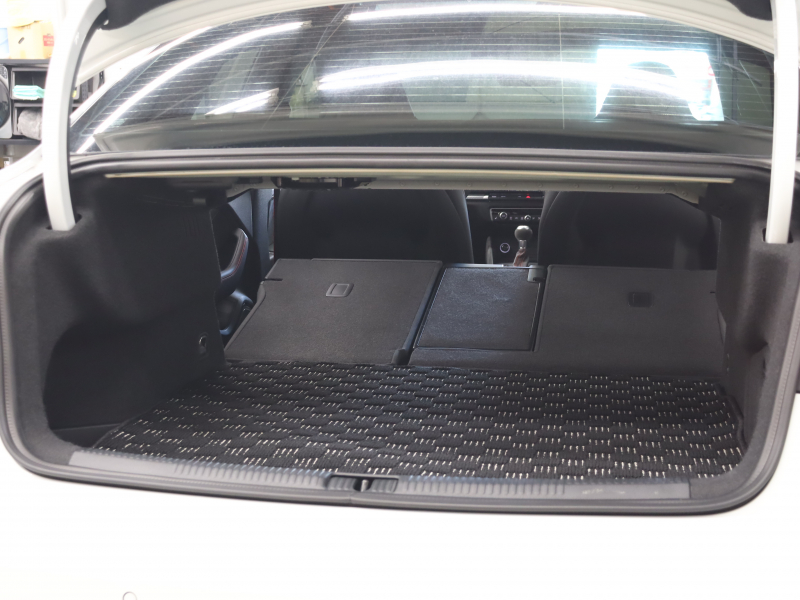 アウディ RS3 ﾍﾞｰｽｸﾞﾚｰﾄﾞ ｱﾙﾐﾆｳﾑｽﾀｲﾘﾝｸﾞPKG　1ｵｰﾅｰ ADVｷｰ Audiﾏｸﾞﾈﾃｨｯｸﾗｲﾄﾞ 黒革ｼｰﾄ MMIﾅﾋﾞTV Bang&Olufsen Bluetooth Bｶﾒﾗ ﾏﾄﾘｸｽLEDﾗｲﾄ ﾊﾞｰﾁｬﾙｺｸﾋﾟｯﾄ 純正19ｲﾝﾁAW(ﾁﾀﾝﾙｯｸ)　2年保証付