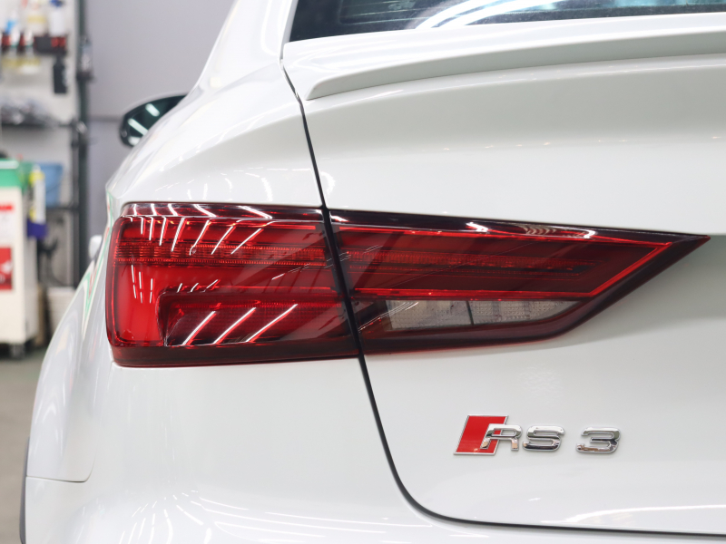 アウディ RS3 ﾍﾞｰｽｸﾞﾚｰﾄﾞ ｱﾙﾐﾆｳﾑｽﾀｲﾘﾝｸﾞPKG　1ｵｰﾅｰ ADVｷｰ Audiﾏｸﾞﾈﾃｨｯｸﾗｲﾄﾞ 黒革ｼｰﾄ MMIﾅﾋﾞTV Bang&Olufsen Bluetooth Bｶﾒﾗ ﾏﾄﾘｸｽLEDﾗｲﾄ ﾊﾞｰﾁｬﾙｺｸﾋﾟｯﾄ 純正19ｲﾝﾁAW(ﾁﾀﾝﾙｯｸ)　2年保証付