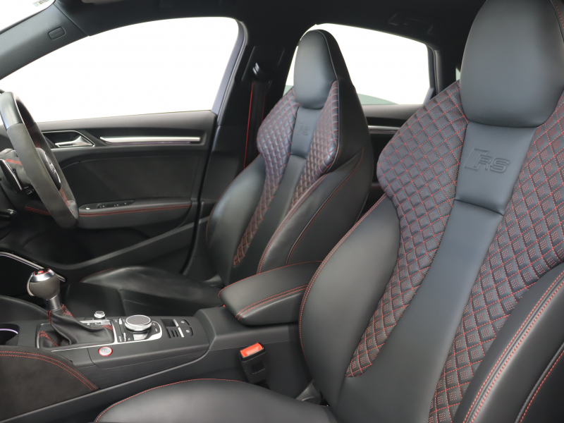 アウディ RS3 ﾍﾞｰｽｸﾞﾚｰﾄﾞ ｱﾙﾐﾆｳﾑｽﾀｲﾘﾝｸﾞPKG　1ｵｰﾅｰ ADVｷｰ Audiﾏｸﾞﾈﾃｨｯｸﾗｲﾄﾞ 黒革ｼｰﾄ MMIﾅﾋﾞTV Bang&Olufsen Bluetooth Bｶﾒﾗ ﾏﾄﾘｸｽLEDﾗｲﾄ ﾊﾞｰﾁｬﾙｺｸﾋﾟｯﾄ 純正19ｲﾝﾁAW(ﾁﾀﾝﾙｯｸ)　2年保証付