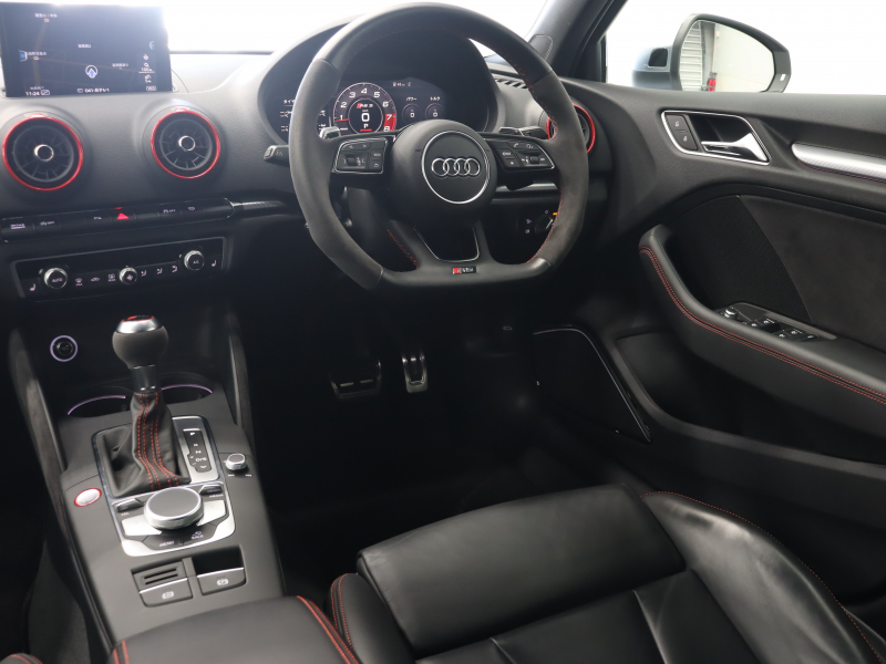 アウディ RS3 ﾍﾞｰｽｸﾞﾚｰﾄﾞ ｱﾙﾐﾆｳﾑｽﾀｲﾘﾝｸﾞPKG　1ｵｰﾅｰ ADVｷｰ Audiﾏｸﾞﾈﾃｨｯｸﾗｲﾄﾞ 黒革ｼｰﾄ MMIﾅﾋﾞTV Bang&Olufsen Bluetooth Bｶﾒﾗ ﾏﾄﾘｸｽLEDﾗｲﾄ ﾊﾞｰﾁｬﾙｺｸﾋﾟｯﾄ 純正19ｲﾝﾁAW(ﾁﾀﾝﾙｯｸ)　2年保証付