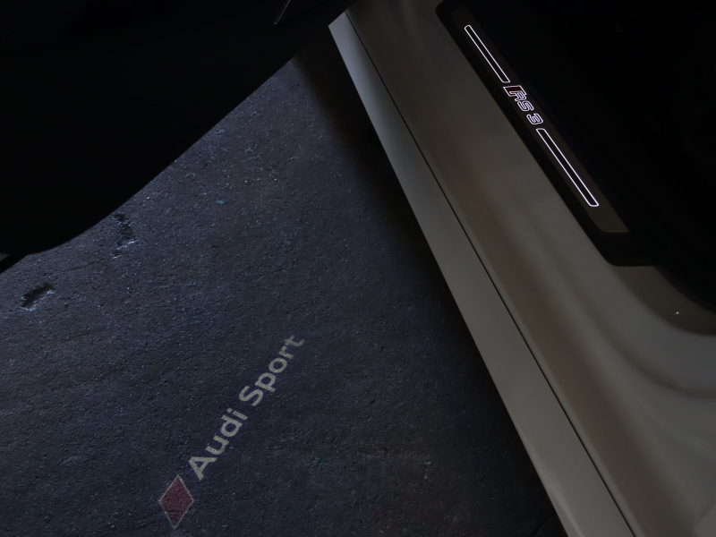 アウディ RS3 ﾍﾞｰｽｸﾞﾚｰﾄﾞ ｱﾙﾐﾆｳﾑｽﾀｲﾘﾝｸﾞPKG　1ｵｰﾅｰ ADVｷｰ Audiﾏｸﾞﾈﾃｨｯｸﾗｲﾄﾞ 黒革ｼｰﾄ MMIﾅﾋﾞTV Bang&Olufsen Bluetooth Bｶﾒﾗ ﾏﾄﾘｸｽLEDﾗｲﾄ ﾊﾞｰﾁｬﾙｺｸﾋﾟｯﾄ 純正19ｲﾝﾁAW(ﾁﾀﾝﾙｯｸ)　2年保証付