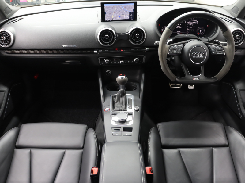 アウディ RS3 ﾍﾞｰｽｸﾞﾚｰﾄﾞ ｱﾙﾐﾆｳﾑｽﾀｲﾘﾝｸﾞPKG　ADVｷｰ Audiﾏｸﾞﾈﾃｨｯｸﾗｲﾄﾞ 黒革ｼｰﾄ MMIﾅﾋﾞTV Bang&Olufsen Bluetooth Bｶﾒﾗ ﾏﾄﾘｸｽLEDﾗｲﾄ ﾊﾞｰﾁｬﾙｺｸﾋﾟｯﾄ 純正19ｲﾝﾁAW(ﾁﾀﾝﾙｯｸ)　2年保証付