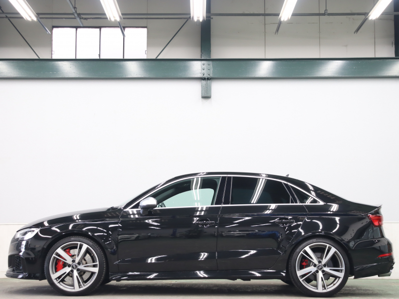 アウディ RS3 ﾍﾞｰｽｸﾞﾚｰﾄﾞ ｱﾙﾐﾆｳﾑｽﾀｲﾘﾝｸﾞPKG　ADVｷｰ Audiﾏｸﾞﾈﾃｨｯｸﾗｲﾄﾞ 黒革ｼｰﾄ MMIﾅﾋﾞTV Bang&Olufsen Bluetooth Bｶﾒﾗ ﾏﾄﾘｸｽLEDﾗｲﾄ ﾊﾞｰﾁｬﾙｺｸﾋﾟｯﾄ 純正19ｲﾝﾁAW(ﾁﾀﾝﾙｯｸ)　2年保証付