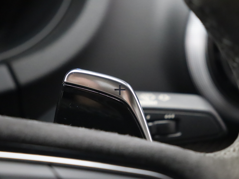 アウディ RS3 ﾍﾞｰｽｸﾞﾚｰﾄﾞ ｱﾙﾐﾆｳﾑｽﾀｲﾘﾝｸﾞPKG　ADVｷｰ Audiﾏｸﾞﾈﾃｨｯｸﾗｲﾄﾞ 黒革ｼｰﾄ MMIﾅﾋﾞTV Bang&Olufsen Bluetooth Bｶﾒﾗ ﾏﾄﾘｸｽLEDﾗｲﾄ ﾊﾞｰﾁｬﾙｺｸﾋﾟｯﾄ 純正19ｲﾝﾁAW(ﾁﾀﾝﾙｯｸ)　2年保証付