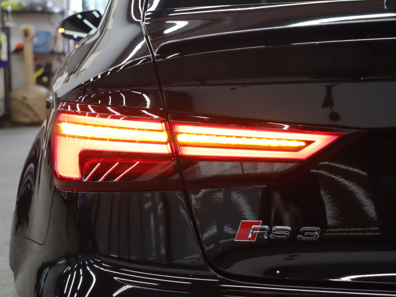 アウディ RS3 ﾍﾞｰｽｸﾞﾚｰﾄﾞ ｱﾙﾐﾆｳﾑｽﾀｲﾘﾝｸﾞPKG　ADVｷｰ Audiﾏｸﾞﾈﾃｨｯｸﾗｲﾄﾞ 黒革ｼｰﾄ MMIﾅﾋﾞTV Bang&Olufsen Bluetooth Bｶﾒﾗ ﾏﾄﾘｸｽLEDﾗｲﾄ ﾊﾞｰﾁｬﾙｺｸﾋﾟｯﾄ 純正19ｲﾝﾁAW(ﾁﾀﾝﾙｯｸ)　2年保証付