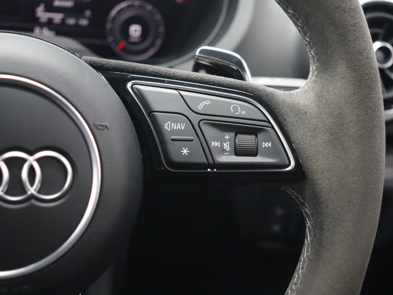 アウディ RS3 ﾍﾞｰｽｸﾞﾚｰﾄﾞ ｱﾙﾐﾆｳﾑｽﾀｲﾘﾝｸﾞPKG　ADVｷｰ Audiﾏｸﾞﾈﾃｨｯｸﾗｲﾄﾞ 黒革ｼｰﾄ MMIﾅﾋﾞTV Bang&Olufsen Bluetooth Bｶﾒﾗ ﾏﾄﾘｸｽLEDﾗｲﾄ ﾊﾞｰﾁｬﾙｺｸﾋﾟｯﾄ 純正19ｲﾝﾁAW(ﾁﾀﾝﾙｯｸ)　2年保証付