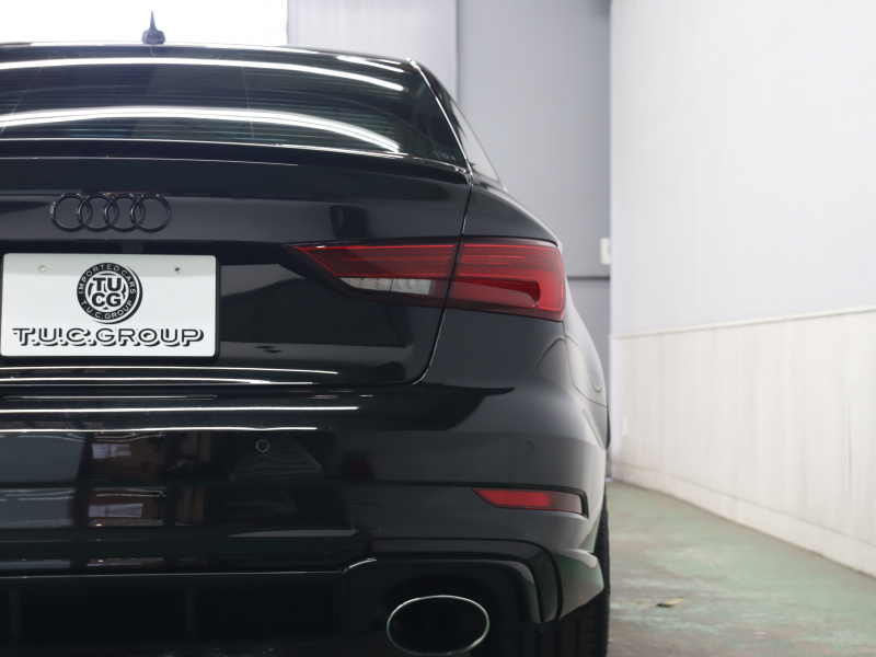 アウディ RS3 ﾍﾞｰｽｸﾞﾚｰﾄﾞ ｱﾙﾐﾆｳﾑｽﾀｲﾘﾝｸﾞPKG　ADVｷｰ Audiﾏｸﾞﾈﾃｨｯｸﾗｲﾄﾞ 黒革ｼｰﾄ MMIﾅﾋﾞTV Bang&Olufsen Bluetooth Bｶﾒﾗ ﾏﾄﾘｸｽLEDﾗｲﾄ ﾊﾞｰﾁｬﾙｺｸﾋﾟｯﾄ 純正19ｲﾝﾁAW(ﾁﾀﾝﾙｯｸ)　2年保証付