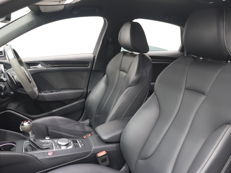 アウディ RS3 ﾍﾞｰｽｸﾞﾚｰﾄﾞ ｱﾙﾐﾆｳﾑｽﾀｲﾘﾝｸﾞPKG　ADVｷｰ Audiﾏｸﾞﾈﾃｨｯｸﾗｲﾄﾞ 黒革ｼｰﾄ MMIﾅﾋﾞTV Bang&Olufsen Bluetooth Bｶﾒﾗ ﾏﾄﾘｸｽLEDﾗｲﾄ ﾊﾞｰﾁｬﾙｺｸﾋﾟｯﾄ 純正19ｲﾝﾁAW(ﾁﾀﾝﾙｯｸ)　2年保証付