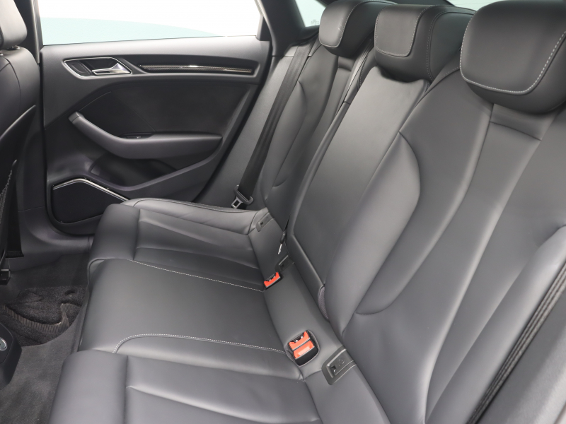 アウディ RS3 ﾍﾞｰｽｸﾞﾚｰﾄﾞ ｱﾙﾐﾆｳﾑｽﾀｲﾘﾝｸﾞPKG　ADVｷｰ Audiﾏｸﾞﾈﾃｨｯｸﾗｲﾄﾞ 黒革ｼｰﾄ MMIﾅﾋﾞTV Bang&Olufsen Bluetooth Bｶﾒﾗ ﾏﾄﾘｸｽLEDﾗｲﾄ ﾊﾞｰﾁｬﾙｺｸﾋﾟｯﾄ 純正19ｲﾝﾁAW(ﾁﾀﾝﾙｯｸ)　2年保証付