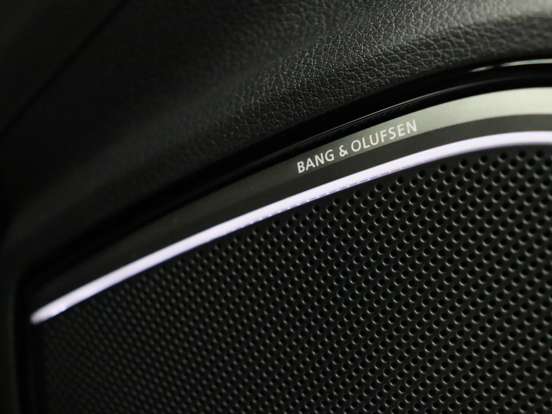 アウディ RS3 ﾍﾞｰｽｸﾞﾚｰﾄﾞ ｱﾙﾐﾆｳﾑｽﾀｲﾘﾝｸﾞPKG　ADVｷｰ Audiﾏｸﾞﾈﾃｨｯｸﾗｲﾄﾞ 黒革ｼｰﾄ MMIﾅﾋﾞTV Bang&Olufsen Bluetooth Bｶﾒﾗ ﾏﾄﾘｸｽLEDﾗｲﾄ ﾊﾞｰﾁｬﾙｺｸﾋﾟｯﾄ 純正19ｲﾝﾁAW(ﾁﾀﾝﾙｯｸ)　2年保証付