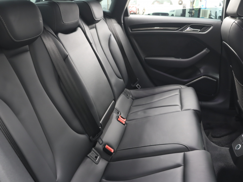 アウディ RS3 ﾍﾞｰｽｸﾞﾚｰﾄﾞ ｱﾙﾐﾆｳﾑｽﾀｲﾘﾝｸﾞPKG　ADVｷｰ Audiﾏｸﾞﾈﾃｨｯｸﾗｲﾄﾞ 黒革ｼｰﾄ MMIﾅﾋﾞTV Bang&Olufsen Bluetooth Bｶﾒﾗ ﾏﾄﾘｸｽLEDﾗｲﾄ ﾊﾞｰﾁｬﾙｺｸﾋﾟｯﾄ 純正19ｲﾝﾁAW(ﾁﾀﾝﾙｯｸ)　2年保証付