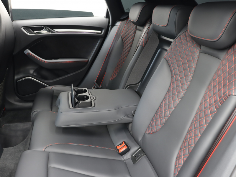 アウディ RS3 ｽﾎﾟｰﾂﾊﾞｯｸ RSﾃﾞｻﾞｲﾝPKG ｱﾙﾐﾆｳﾑｽﾀｲﾘﾝｸﾞP　ADVｷｰ Audiﾏｸﾞﾈﾃｨｯｸﾗｲﾄﾞ 黒革ｼｰﾄ MMIﾅﾋﾞTV Bang&Olufsen Bluetooth Bｶﾒﾗ ﾏﾄﾘｸｽLEDﾗｲﾄ ﾊﾞｰﾁｬﾙｺｸﾋﾟｯﾄ 19AW　2年保証付