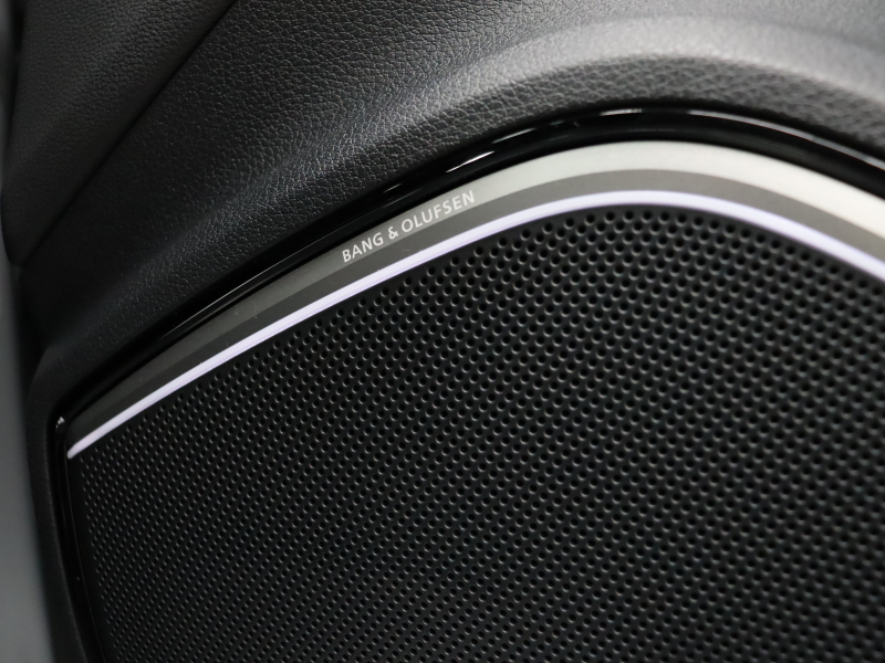 アウディ RS3 ｽﾎﾟｰﾂﾊﾞｯｸ RSﾃﾞｻﾞｲﾝPKG ｱﾙﾐﾆｳﾑｽﾀｲﾘﾝｸﾞP　ADVｷｰ Audiﾏｸﾞﾈﾃｨｯｸﾗｲﾄﾞ 黒革ｼｰﾄ MMIﾅﾋﾞTV Bang&Olufsen Bluetooth Bｶﾒﾗ ﾏﾄﾘｸｽLEDﾗｲﾄ ﾊﾞｰﾁｬﾙｺｸﾋﾟｯﾄ 19AW　2年保証付