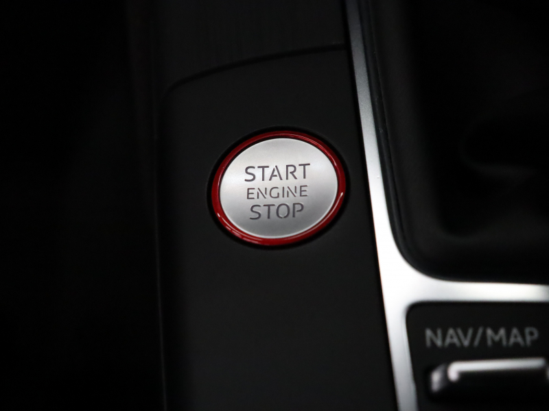 アウディ RS3 ｽﾎﾟｰﾂﾊﾞｯｸ RSﾃﾞｻﾞｲﾝPKG ｱﾙﾐﾆｳﾑｽﾀｲﾘﾝｸﾞP　ADVｷｰ Audiﾏｸﾞﾈﾃｨｯｸﾗｲﾄﾞ 黒革ｼｰﾄ MMIﾅﾋﾞTV Bang&Olufsen Bluetooth Bｶﾒﾗ ﾏﾄﾘｸｽLEDﾗｲﾄ ﾊﾞｰﾁｬﾙｺｸﾋﾟｯﾄ 19AW　2年保証付