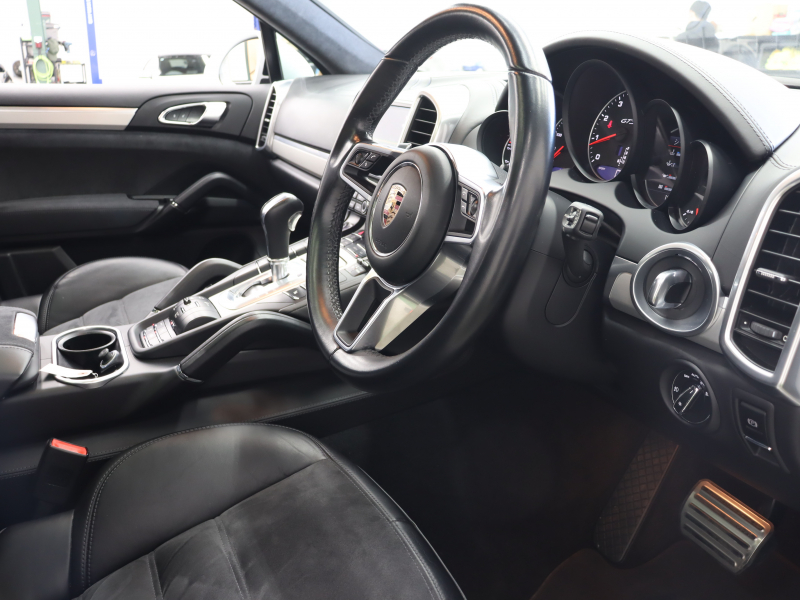 ポルシェ カイエン GTS　ｴﾝﾄﾘｰﾄﾞﾗｲﾌﾞ ﾌﾞﾗｯｸﾊｰﾌﾚｻﾞｰ ﾋｰﾀｰ ﾊﾟﾉﾗﾏSR 純正ﾅﾋﾞ TV Bｶﾒﾗ ｷｾﾉﾝﾗｲﾄ 自動Rｹﾞｰﾄﾞ ｱﾙｶﾝﾀｰﾗﾙｰﾌﾗｲﾅｰ ｽﾎﾟｰﾂｴｸﾞｿﾞｰｽﾄ Sportﾓｰﾄﾞ ﾚｯﾄﾞｷｬﾘﾊﾟｰ 純正RSﾃﾞｻﾞｲﾝ20ｲﾝﾁAW　2年保証