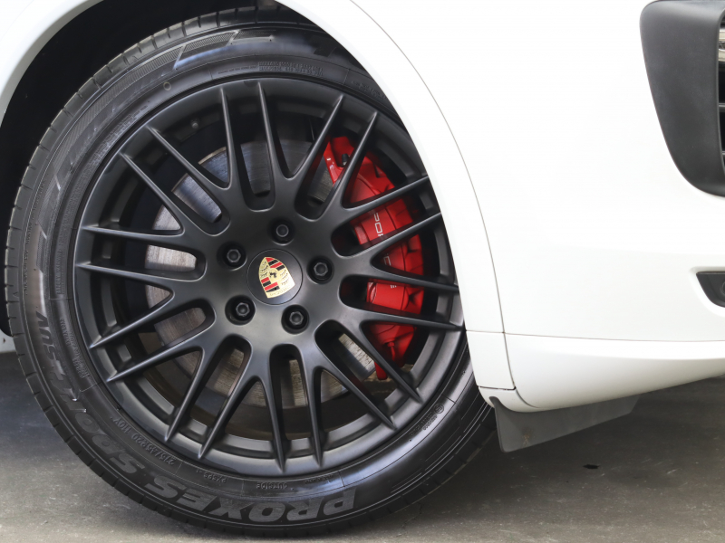 ポルシェ カイエン GTS　ｴﾝﾄﾘｰﾄﾞﾗｲﾌﾞ ﾌﾞﾗｯｸﾊｰﾌﾚｻﾞｰ ﾋｰﾀｰ ﾊﾟﾉﾗﾏSR 純正ﾅﾋﾞ TV Bｶﾒﾗ ｷｾﾉﾝﾗｲﾄ 自動Rｹﾞｰﾄﾞ ｱﾙｶﾝﾀｰﾗﾙｰﾌﾗｲﾅｰ ｽﾎﾟｰﾂｴｸﾞｿﾞｰｽﾄ Sportﾓｰﾄﾞ ﾚｯﾄﾞｷｬﾘﾊﾟｰ 純正RSﾃﾞｻﾞｲﾝ20ｲﾝﾁAW　2年保証