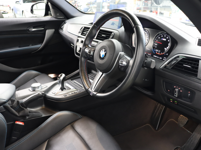 BMW Mシリーズ M2 ｺﾝﾍﾟﾃｨｼｮﾝ　後期LCI ｺﾝﾌｫｰﾄA ｲﾝﾃﾘｼﾞｪﾝﾄS 黒革 純正Idriveﾅﾋﾞ harman/kardon Bｶﾒﾗ ｸﾙｺﾝ LEDﾍｯﾄﾞﾗｲﾄ ｶｰﾎﾞﾝｲﾝﾃﾘｱ Mﾌﾞﾚｰｷｷｬﾘﾊﾟｰ Mｴｱﾛ&19ｲﾝﾁAW　2年保証付