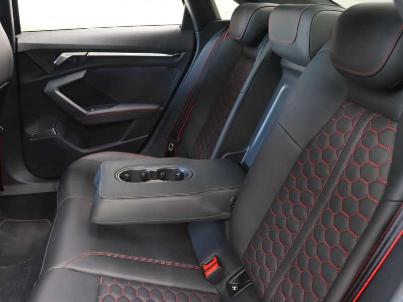 アウディ RS3 ﾍﾞｰｽｸﾞﾚｰﾄﾞ RSﾃﾞｻﾞｲﾝPKGﾚｯﾄﾞ ﾌﾞﾗｯｸｽﾀｲﾘﾝｸﾞPKG　黒革ｼｰﾄ ﾊﾟﾉﾗﾏSR MMIﾅﾋﾞTV Bang&Olufsen Bluetooth Bｶﾒﾗ ﾏﾄﾘｸｽLEDﾗｲﾄ ﾊﾞｰﾁｬﾙｺｸﾋﾟｯﾄ 純正19ｲﾝﾁAW　2年保証