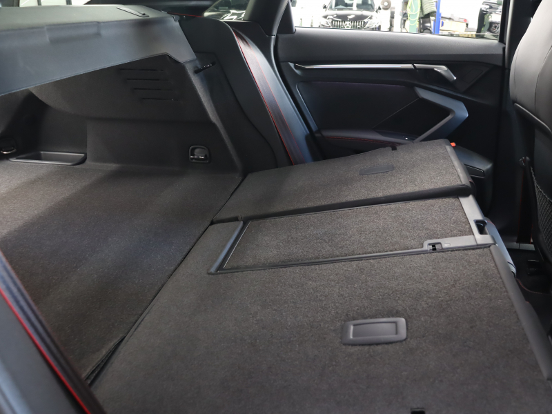 アウディ RS3 ﾍﾞｰｽｸﾞﾚｰﾄﾞ RSﾃﾞｻﾞｲﾝPKGﾚｯﾄﾞ ﾌﾞﾗｯｸｽﾀｲﾘﾝｸﾞPKG　黒革ｼｰﾄ ﾊﾟﾉﾗﾏSR MMIﾅﾋﾞTV Bang&Olufsen Bluetooth Bｶﾒﾗ ﾏﾄﾘｸｽLEDﾗｲﾄ ﾊﾞｰﾁｬﾙｺｸﾋﾟｯﾄ 純正19ｲﾝﾁAW　2年保証