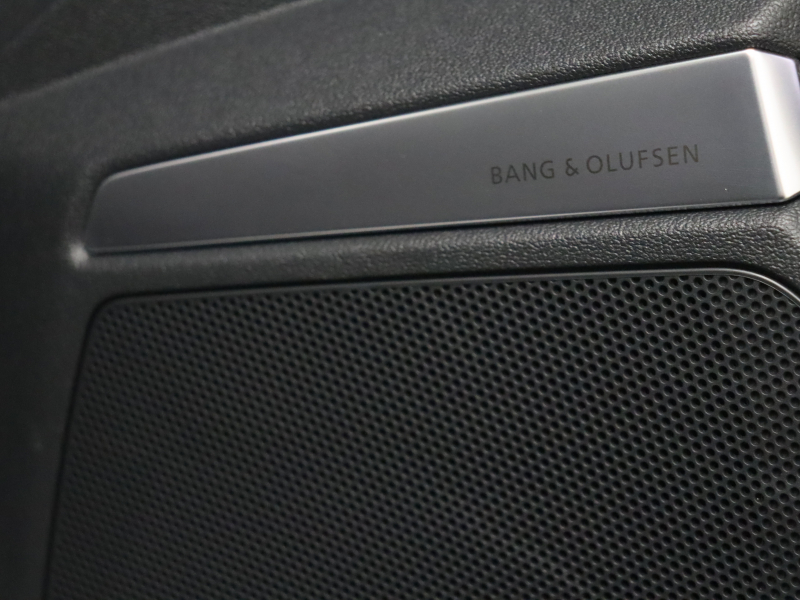 アウディ RS3 ﾍﾞｰｽｸﾞﾚｰﾄﾞ RSﾃﾞｻﾞｲﾝPKGﾚｯﾄﾞ ﾌﾞﾗｯｸｽﾀｲﾘﾝｸﾞPKG　黒革ｼｰﾄ ﾊﾟﾉﾗﾏSR MMIﾅﾋﾞTV Bang&Olufsen Bluetooth Bｶﾒﾗ ﾏﾄﾘｸｽLEDﾗｲﾄ ﾊﾞｰﾁｬﾙｺｸﾋﾟｯﾄ 純正19ｲﾝﾁAW　2年保証