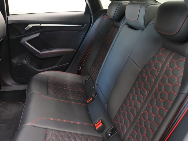 アウディ RS3 ﾍﾞｰｽｸﾞﾚｰﾄﾞ RSﾃﾞｻﾞｲﾝPKGﾚｯﾄﾞ ﾌﾞﾗｯｸｽﾀｲﾘﾝｸﾞPKG　黒革ｼｰﾄ ﾊﾟﾉﾗﾏSR MMIﾅﾋﾞTV Bang&Olufsen Bluetooth Bｶﾒﾗ ﾏﾄﾘｸｽLEDﾗｲﾄ ﾊﾞｰﾁｬﾙｺｸﾋﾟｯﾄ 純正19ｲﾝﾁAW　2年保証