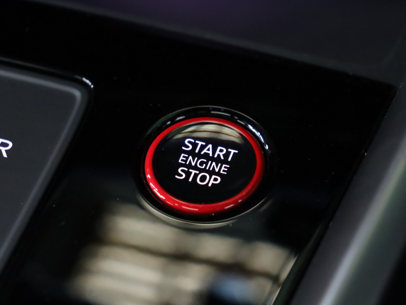 アウディ RS3 ﾍﾞｰｽｸﾞﾚｰﾄﾞ RSﾃﾞｻﾞｲﾝPKGﾚｯﾄﾞ ﾌﾞﾗｯｸｽﾀｲﾘﾝｸﾞPKG　黒革ｼｰﾄ ﾊﾟﾉﾗﾏSR MMIﾅﾋﾞTV Bang&Olufsen Bluetooth Bｶﾒﾗ ﾏﾄﾘｸｽLEDﾗｲﾄ ﾊﾞｰﾁｬﾙｺｸﾋﾟｯﾄ 純正19ｲﾝﾁAW　2年保証