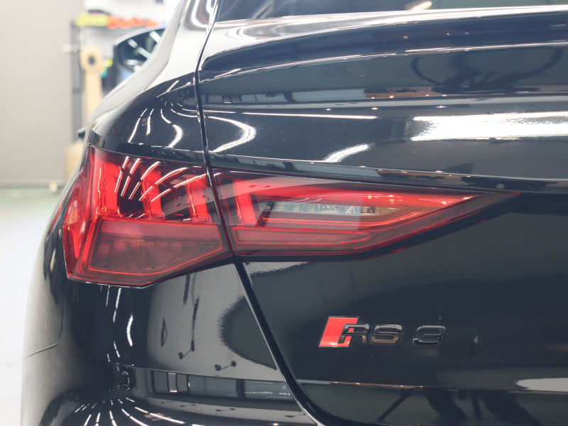 アウディ RS3 ﾍﾞｰｽｸﾞﾚｰﾄﾞ RSﾃﾞｻﾞｲﾝPKGﾚｯﾄﾞ ﾌﾞﾗｯｸｽﾀｲﾘﾝｸﾞPKG　黒革ｼｰﾄ ﾊﾟﾉﾗﾏSR MMIﾅﾋﾞTV Bang&Olufsen Bluetooth Bｶﾒﾗ ﾏﾄﾘｸｽLEDﾗｲﾄ ﾊﾞｰﾁｬﾙｺｸﾋﾟｯﾄ 純正19ｲﾝﾁAW　2年保証