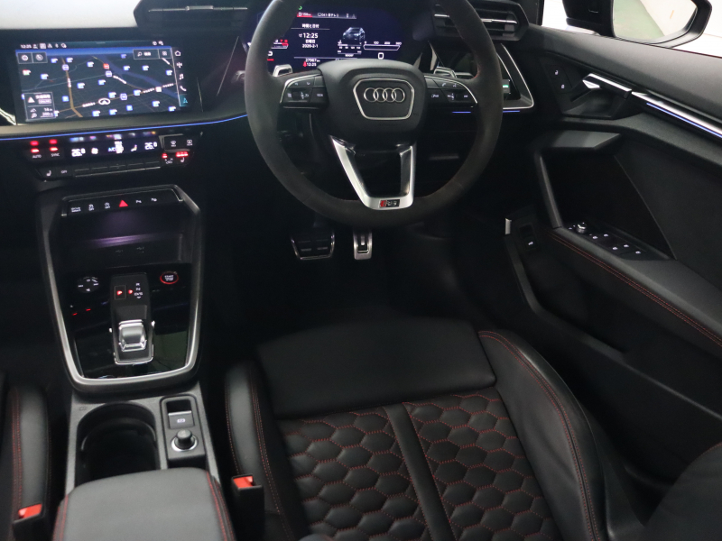 アウディ RS3 ﾍﾞｰｽｸﾞﾚｰﾄﾞ RSﾃﾞｻﾞｲﾝPKGﾚｯﾄﾞ ﾌﾞﾗｯｸｽﾀｲﾘﾝｸﾞPKG　黒革ｼｰﾄ ﾊﾟﾉﾗﾏSR MMIﾅﾋﾞTV Bang&Olufsen Bluetooth Bｶﾒﾗ ﾏﾄﾘｸｽLEDﾗｲﾄ ﾊﾞｰﾁｬﾙｺｸﾋﾟｯﾄ 純正19ｲﾝﾁAW　2年保証