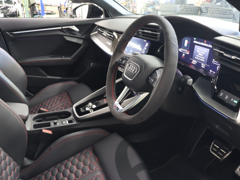 アウディ RS3 ﾍﾞｰｽｸﾞﾚｰﾄﾞ RSﾃﾞｻﾞｲﾝPKGﾚｯﾄﾞ ﾌﾞﾗｯｸｽﾀｲﾘﾝｸﾞPKG　黒革ｼｰﾄ ﾊﾟﾉﾗﾏSR MMIﾅﾋﾞTV Bang&Olufsen Bluetooth Bｶﾒﾗ ﾏﾄﾘｸｽLEDﾗｲﾄ ﾊﾞｰﾁｬﾙｺｸﾋﾟｯﾄ 純正19ｲﾝﾁAW　2年保証