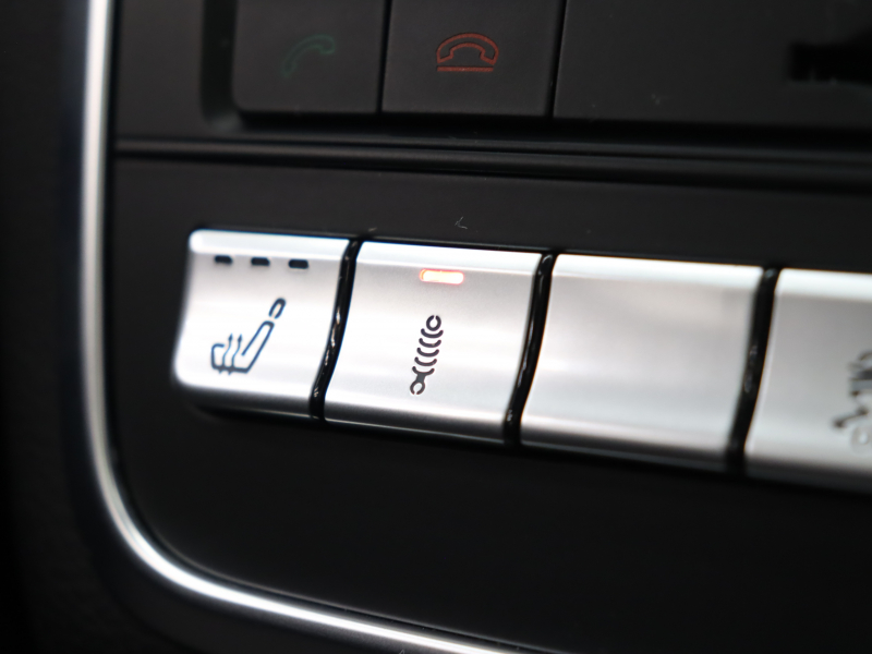 AMG CLAクラス CLA45 4MATIC ﾚｰﾀﾞｰSP　黒革 ｼｰﾄﾋｰﾀｰ 純正HDDﾅﾋﾞTV Bluetooth Carplay Bｶﾒﾗ LEDﾍｯﾄﾞﾗｲﾄ AMGｻｽﾍﾟﾝｼｮﾝ AMG強化ﾌﾞﾚｰｷ AMGｴｱﾛ&AMG18AW　2年保証