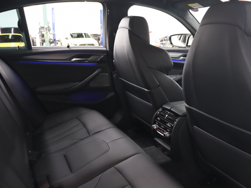 BMW Mシリーズ M5　ｲﾝﾃﾘｼﾞｪﾝﾄｾｰﾌﾃｨ 黒革 ﾍﾞﾝﾁﾚｰﾀｰ ｶｰﾎﾞﾝﾙｰﾌ Idriveﾅﾋﾞ TV 360ｶﾒﾗ harman/kardon ﾜｲﾔﾚｽﾁｬｰｼﾞﾝｸﾞ HUD Mｽﾎﾟｰﾂｽﾃｱﾘﾝｸﾞ Mｴｷｿﾞｰｽﾄｼｽﾃﾑ Mﾏﾙﾁﾌｧﾝｸｼｮﾝｼｰﾄ Mｴｱﾛ&20ｲﾝﾁﾀﾞﾌﾞﾙｽﾎﾟｰｸAW(ｽﾀｲﾘﾝｸﾞ706M)　2年保証
