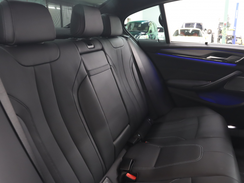 BMW Mシリーズ M5　ｲﾝﾃﾘｼﾞｪﾝﾄｾｰﾌﾃｨ 黒革 ﾍﾞﾝﾁﾚｰﾀｰ ｶｰﾎﾞﾝﾙｰﾌ Idriveﾅﾋﾞ TV 360ｶﾒﾗ harman/kardon ﾜｲﾔﾚｽﾁｬｰｼﾞﾝｸﾞ HUD Mｽﾎﾟｰﾂｽﾃｱﾘﾝｸﾞ Mｴｷｿﾞｰｽﾄｼｽﾃﾑ Mﾏﾙﾁﾌｧﾝｸｼｮﾝｼｰﾄ Mｴｱﾛ&20ｲﾝﾁﾀﾞﾌﾞﾙｽﾎﾟｰｸAW(ｽﾀｲﾘﾝｸﾞ706M)　2年保証