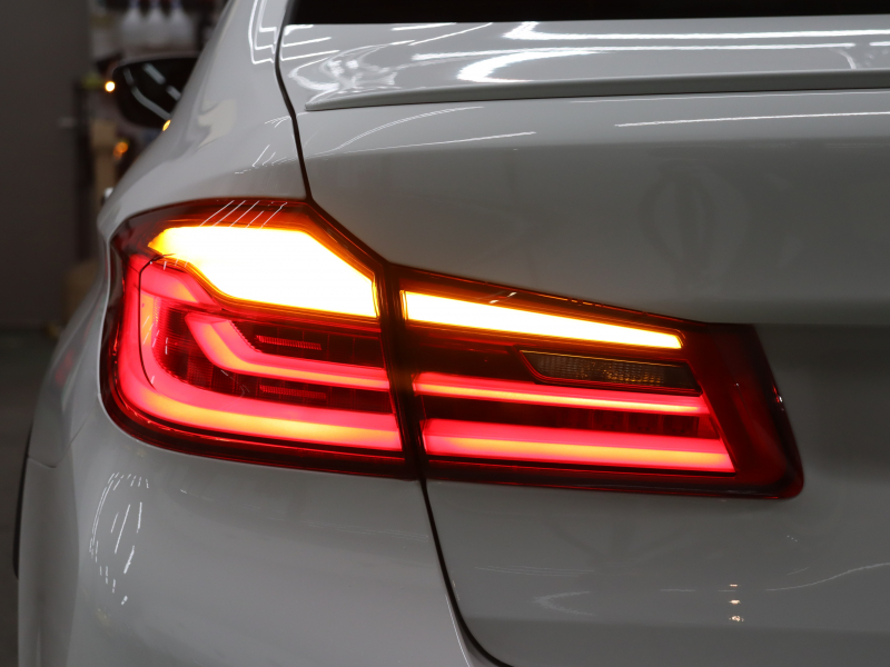 BMW Mシリーズ M5　ｲﾝﾃﾘｼﾞｪﾝﾄｾｰﾌﾃｨ 黒革 ﾍﾞﾝﾁﾚｰﾀｰ ｶｰﾎﾞﾝﾙｰﾌ Idriveﾅﾋﾞ TV 360ｶﾒﾗ harman/kardon ﾜｲﾔﾚｽﾁｬｰｼﾞﾝｸﾞ HUD Mｽﾎﾟｰﾂｽﾃｱﾘﾝｸﾞ Mｴｷｿﾞｰｽﾄｼｽﾃﾑ Mﾏﾙﾁﾌｧﾝｸｼｮﾝｼｰﾄ Mｴｱﾛ&20ｲﾝﾁﾀﾞﾌﾞﾙｽﾎﾟｰｸAW(ｽﾀｲﾘﾝｸﾞ706M)　2年保証