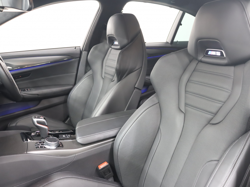 BMW Mシリーズ M5　ｲﾝﾃﾘｼﾞｪﾝﾄｾｰﾌﾃｨ 黒革 ﾍﾞﾝﾁﾚｰﾀｰ ｶｰﾎﾞﾝﾙｰﾌ Idriveﾅﾋﾞ TV 360ｶﾒﾗ harman/kardon ﾜｲﾔﾚｽﾁｬｰｼﾞﾝｸﾞ HUD Mｽﾎﾟｰﾂｽﾃｱﾘﾝｸﾞ Mｴｷｿﾞｰｽﾄｼｽﾃﾑ Mﾏﾙﾁﾌｧﾝｸｼｮﾝｼｰﾄ Mｴｱﾛ&20ｲﾝﾁﾀﾞﾌﾞﾙｽﾎﾟｰｸAW(ｽﾀｲﾘﾝｸﾞ706M)　2年保証