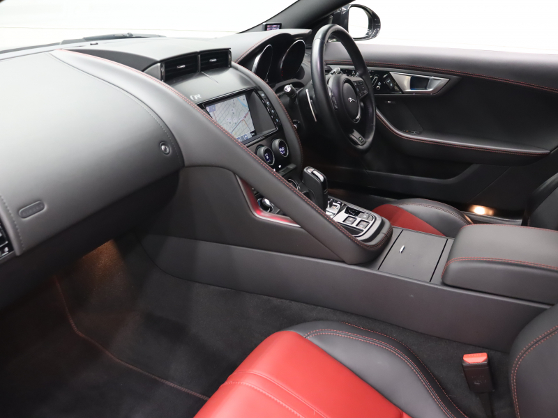 ジャガー Fタイプ Rｸｰﾍﾟ　赤/黒革 ﾊﾟﾌｫｰﾏﾝｽｼｰﾄ ｼｰﾄﾋｰﾀｰ 純正ﾅﾋﾞ ﾊﾞｯｸｶﾒﾗ ｸﾙｺﾝ MERIDIANｻｳﾝﾄﾞ 自動Rｹﾞｰﾄ ｽﾃｱﾘﾝｸﾞﾋｰﾀｰ ｶｰﾎﾞﾝｾﾝﾀｰｺﾝｿｰﾙ 可変ﾊﾞﾙﾌﾞ 可変ｳｨﾝｸﾞ ﾊﾟﾌｫｰﾏﾝｽｴｸﾞｿﾞｰｽﾄ 純正20ｲﾝﾁAW　2年保証